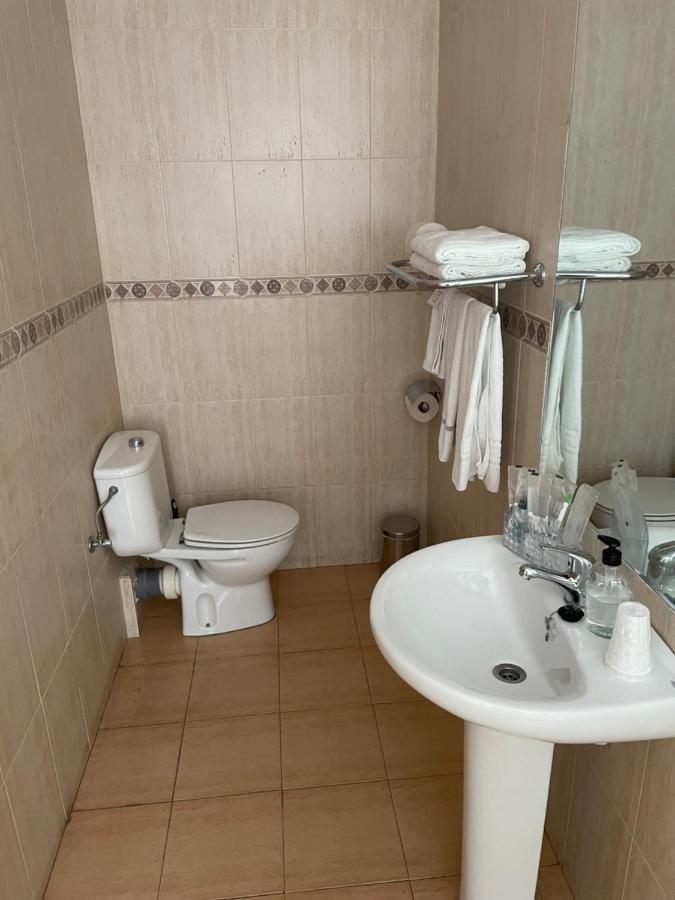 埃尔切 玛丽亚旅馆酒店 外观 照片 Bathroom in a hotel