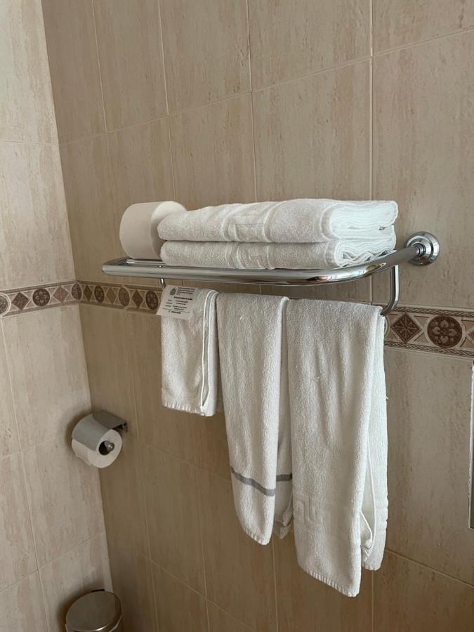 埃尔切 玛丽亚旅馆酒店 外观 照片 A towel rack with a shelf
