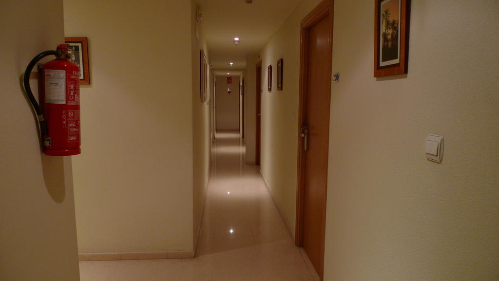 埃尔切 玛丽亚旅馆酒店 外观 照片 A corridor in a hotel